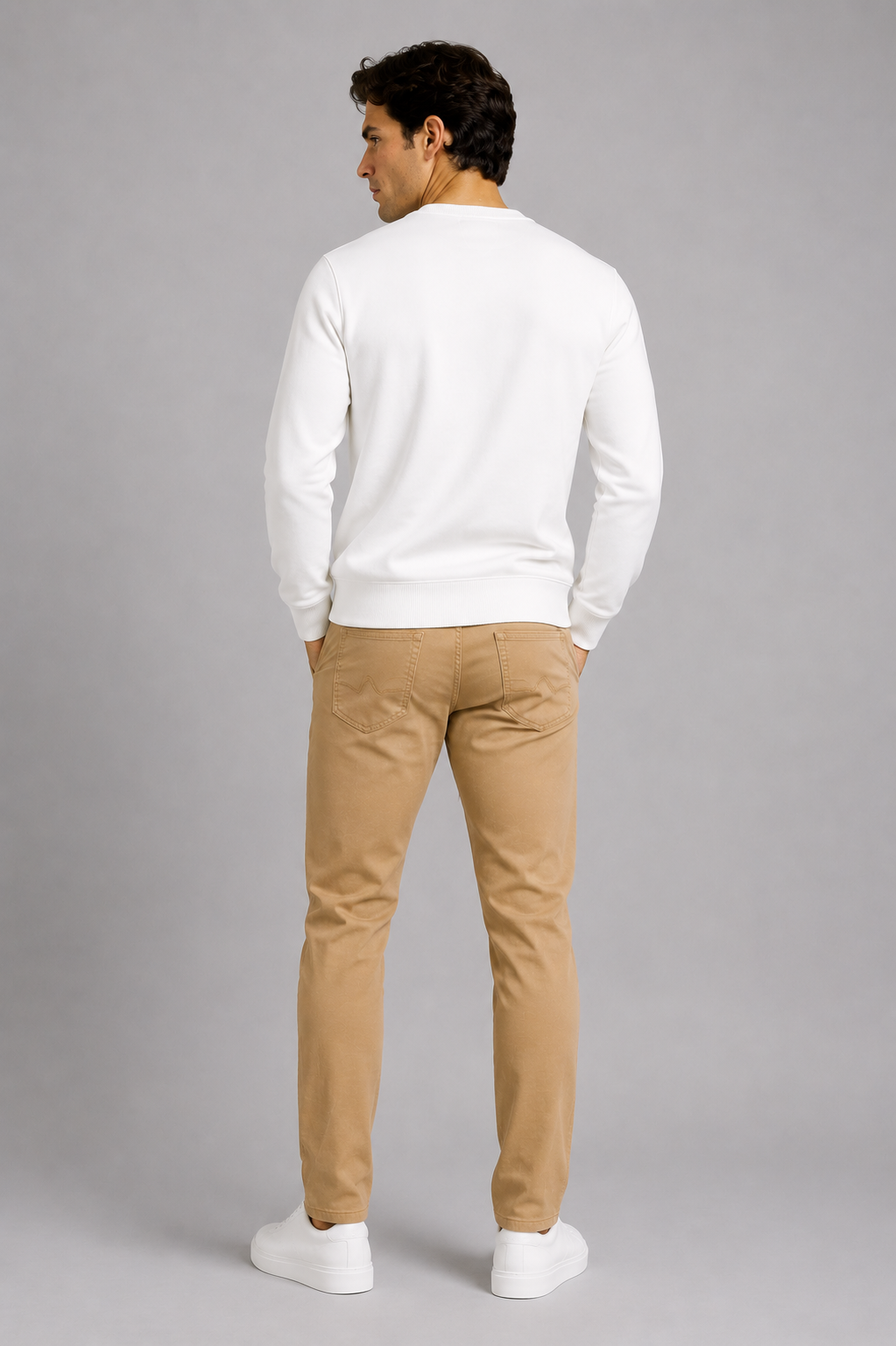 Plain Supreme White Winter Sweatshirt